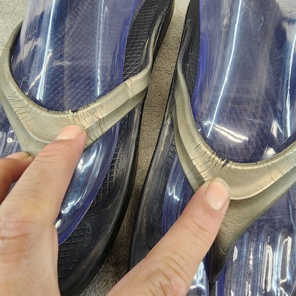 Oofos Shoes Womens 8 Gold Black Oolala Thong Comfort Recovery Sandals *Read* - Picture 3 of 13